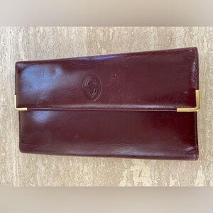 Vintage Woman’s Leather Wallet in beautiful burgundy color EUC
